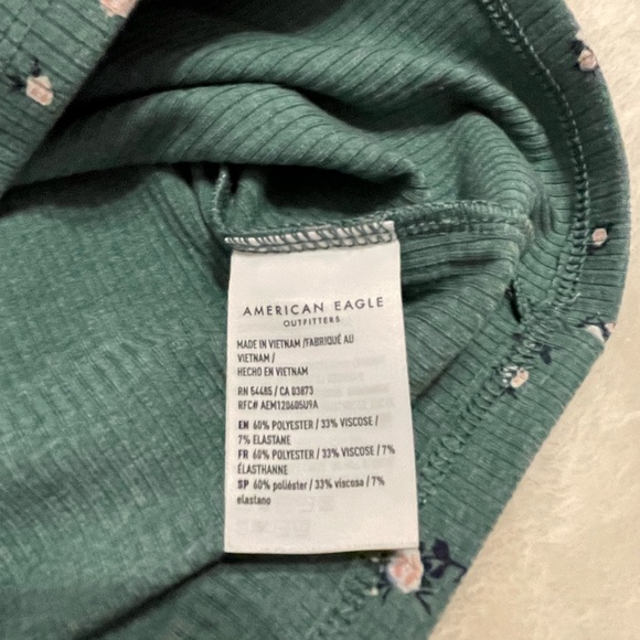 American Eagle Dainty Flower Cropped Tank Top - Picture 3 of 3